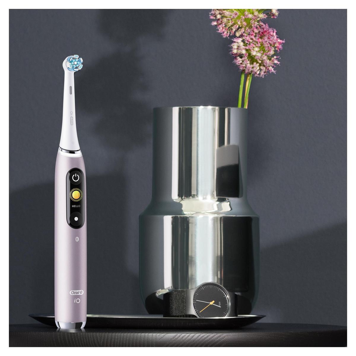 ORAL B iO 9 Serisi Şarjlı Diş Fırçası Pembe + Seyahat Kabı - görsel 2